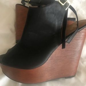 Leather wedge size/ wood detail